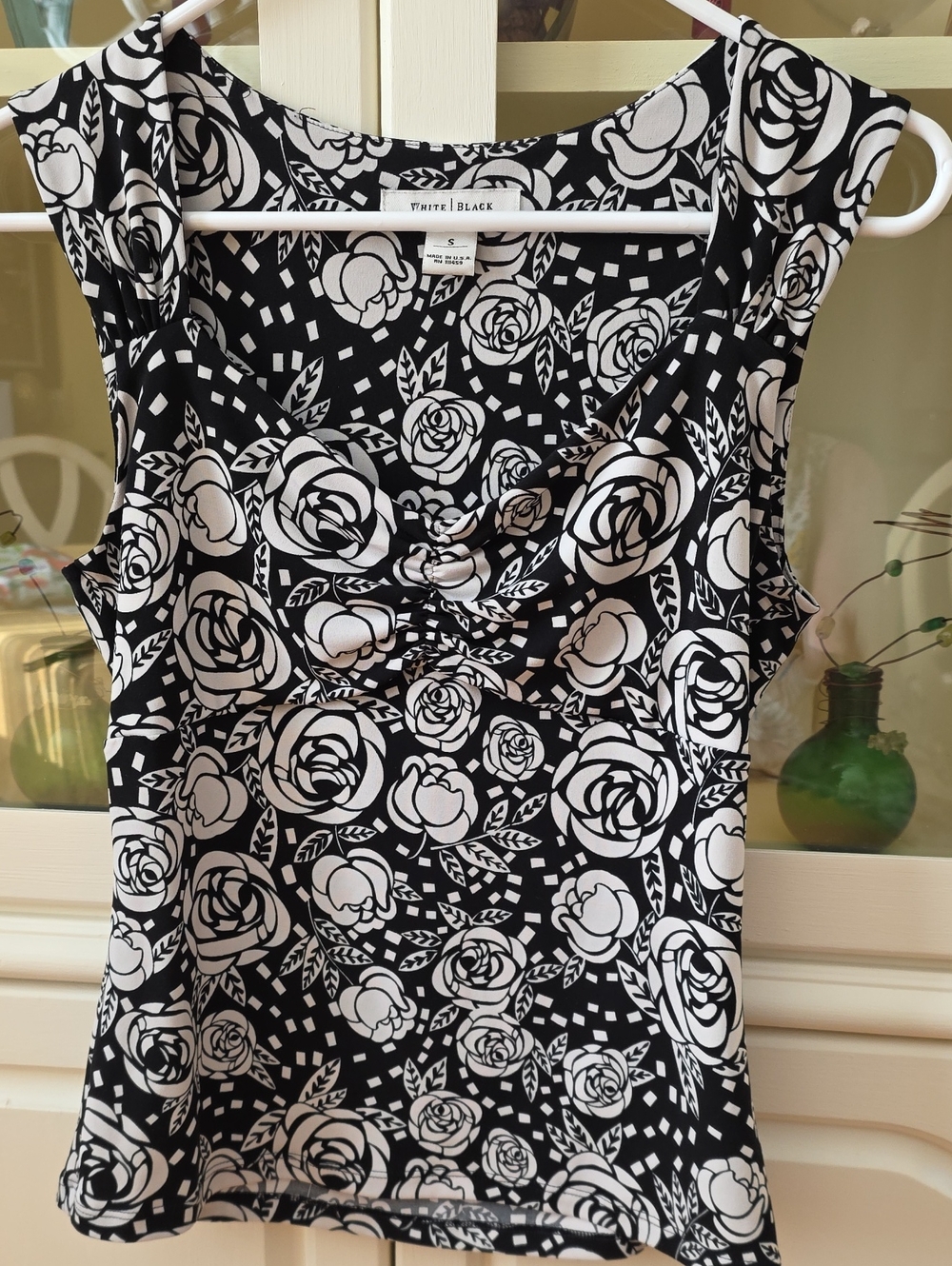 White House Black Market Black & White Floral Ruched Tank